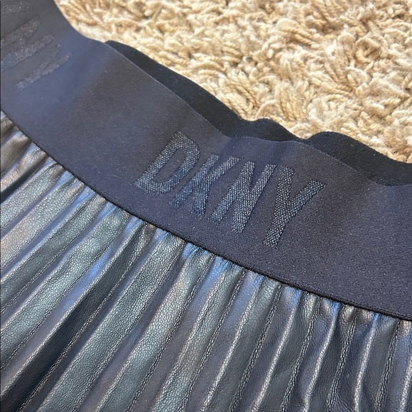 DKNY Black Faux Leather Pleated Skirt in Size Small - Picture 8 of 10